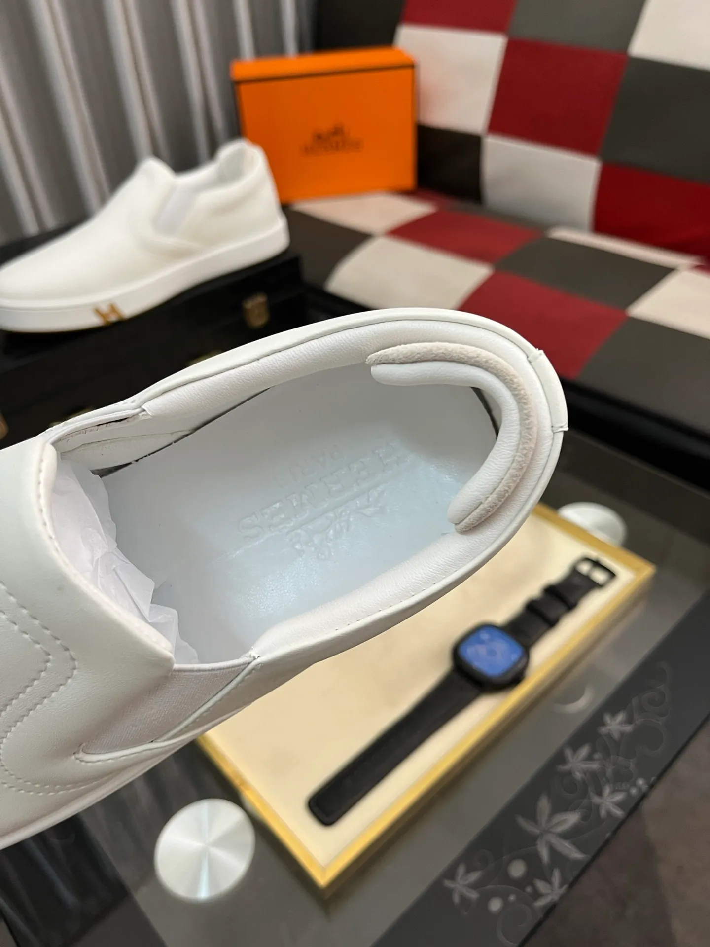 Men's Men's Shoes💰458⌚️⌚️HERMES/Hermès Hugo sneakers are casual men's shoes. These sneakers are made of imported first-layer cowhide leather and breathable mesh design. The contrasting color design creates a dynamic and modern shape. The front end of the toe is decorated with natural-color rubber inlays, making it novel and fashionable. The texture is incomparable, with cowhide lining and cowhide foot pads, the upper foot is comfortable and breathable, and the rubber sole is decorated with geometric patterns and iconic "H" details. A very personal one! Size: 38-44